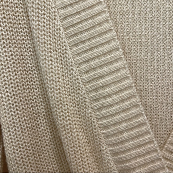 Billabong Ivory V-Neck Faux Wrap Sweater Small NWOT - Picture 5 of 9
